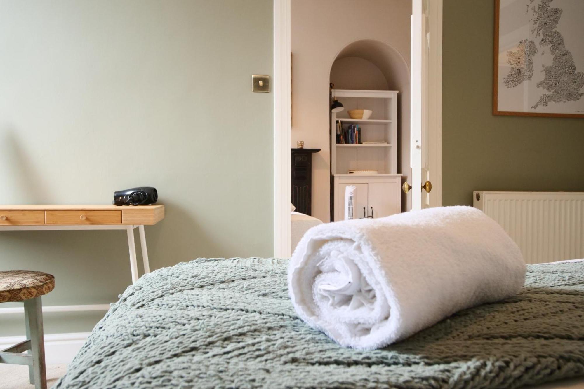 Fifth Quarter Apartment With Free Parking York Eksteriør billede