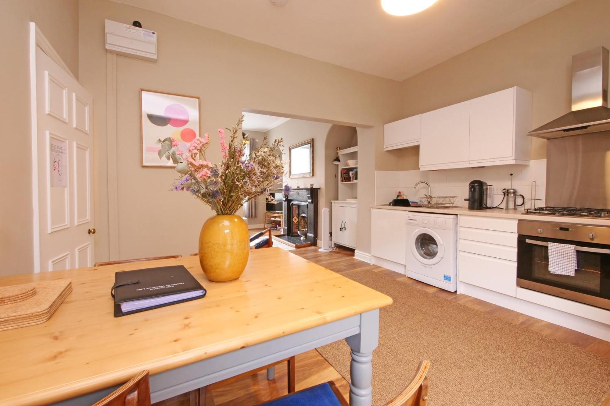 Fifth Quarter Apartment With Free Parking York Eksteriør billede